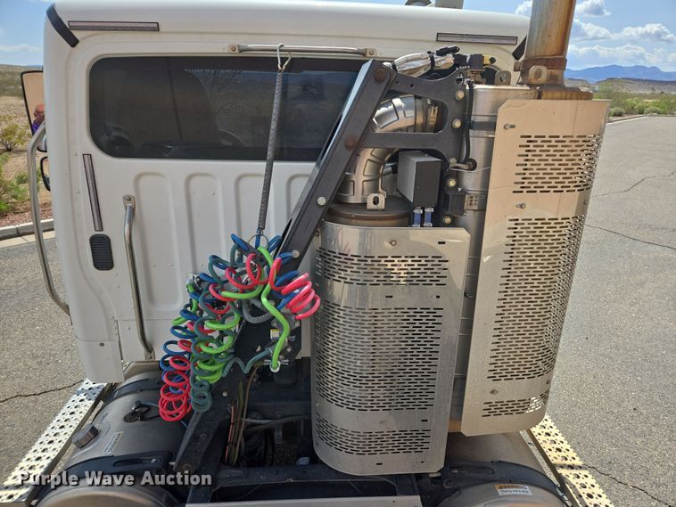 image for item EC0925 2016 Freightliner 11M semi truck