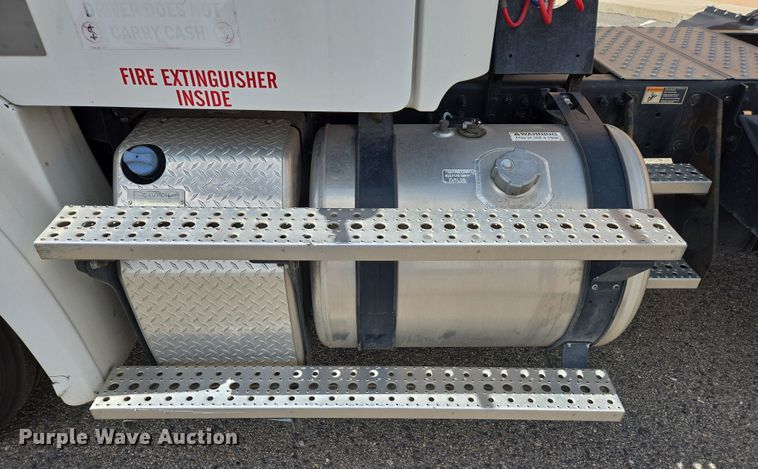 image for item EC0925 2016 Freightliner 11M semi truck