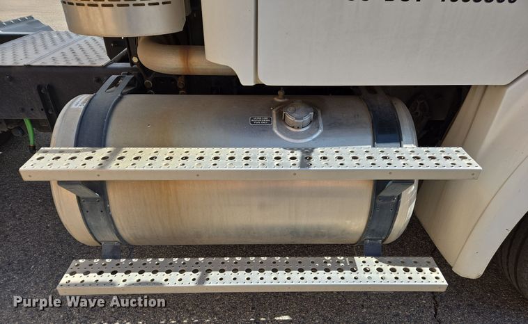 image for item EC0925 2016 Freightliner 11M semi truck