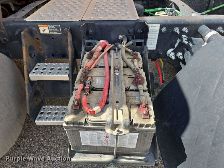 image for item EC0925 2016 Freightliner 11M semi truck