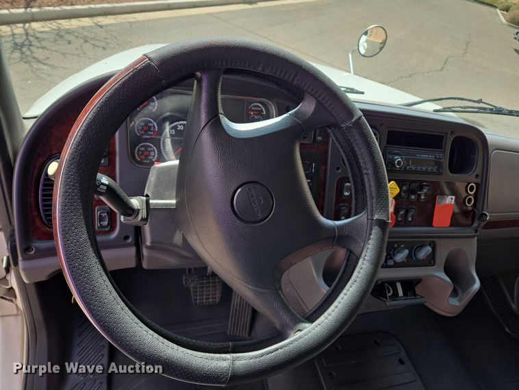 image for item EC0925 2016 Freightliner 11M semi truck