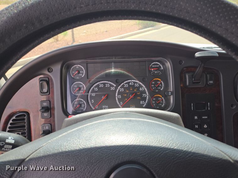 image for item EC0925 2016 Freightliner 11M semi truck