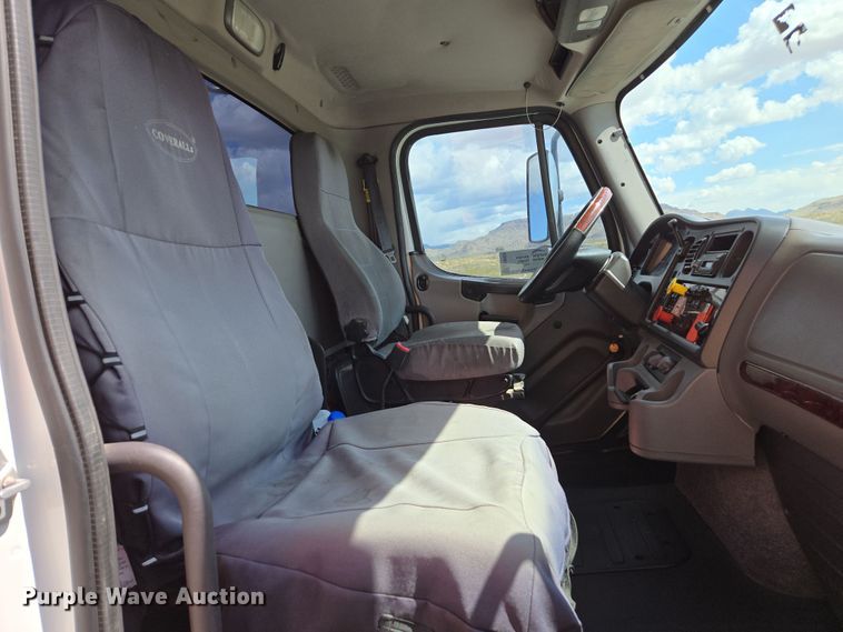 image for item EC0925 2016 Freightliner 11M semi truck