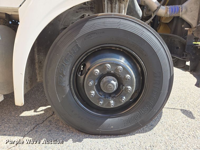 image for item EC0925 2016 Freightliner 11M semi truck