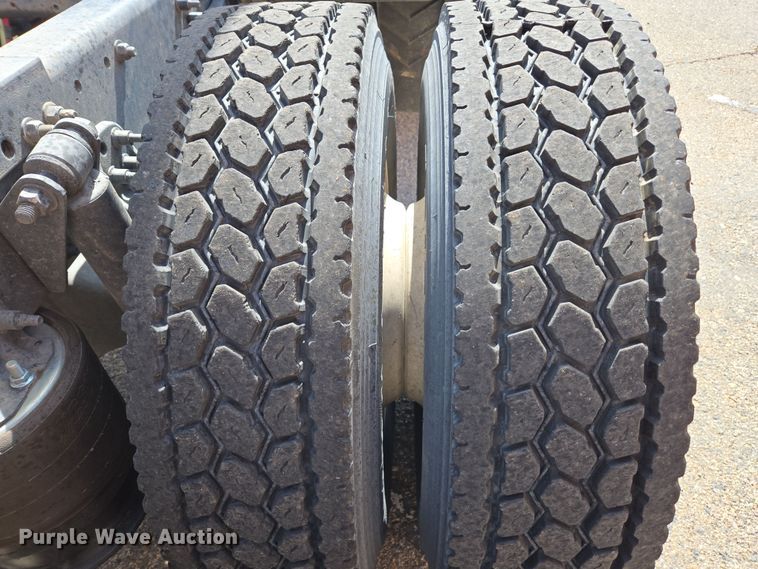 image for item EC0925 2016 Freightliner 11M semi truck