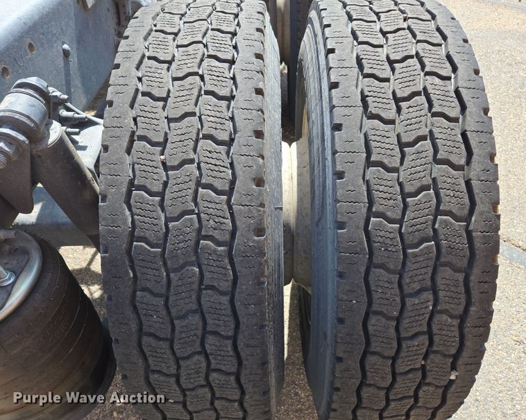 image for item EC0925 2016 Freightliner 11M semi truck