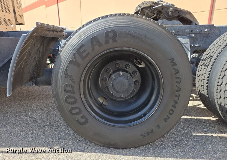 image for item EC0925 2016 Freightliner 11M semi truck