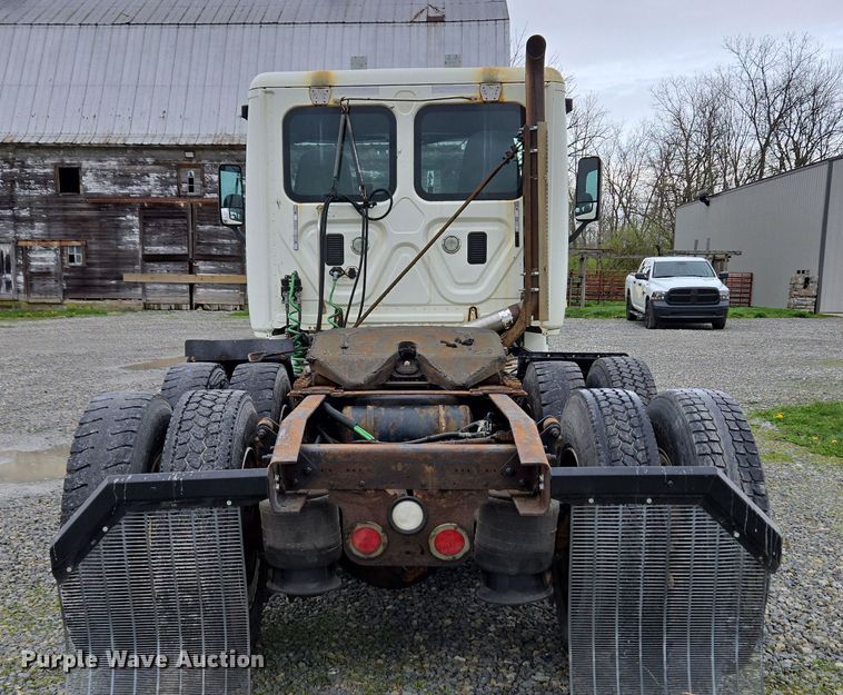 image for item EC4163 2012 Freightliner Cascadia semi truck