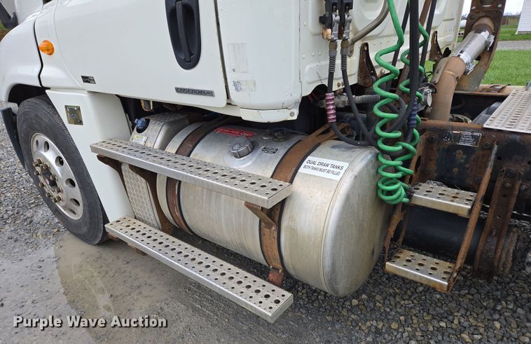 image for item EC4163 2012 Freightliner Cascadia semi truck