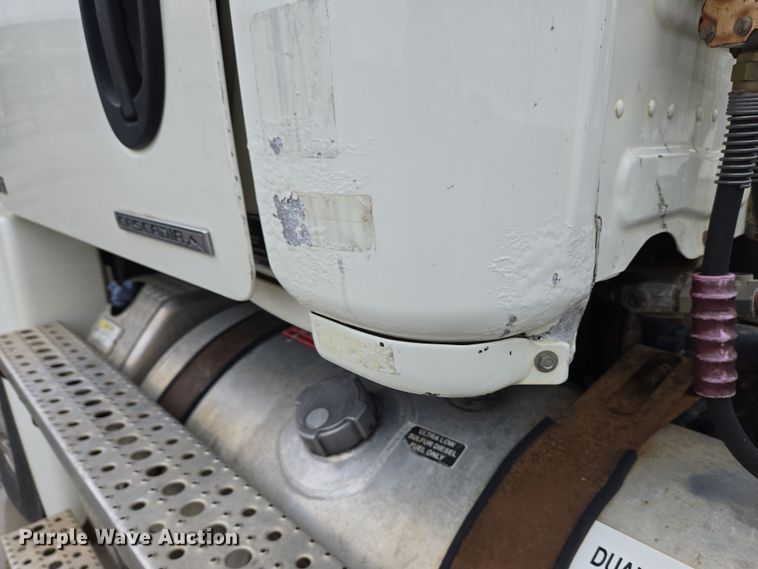 image for item EC4163 2012 Freightliner Cascadia semi truck