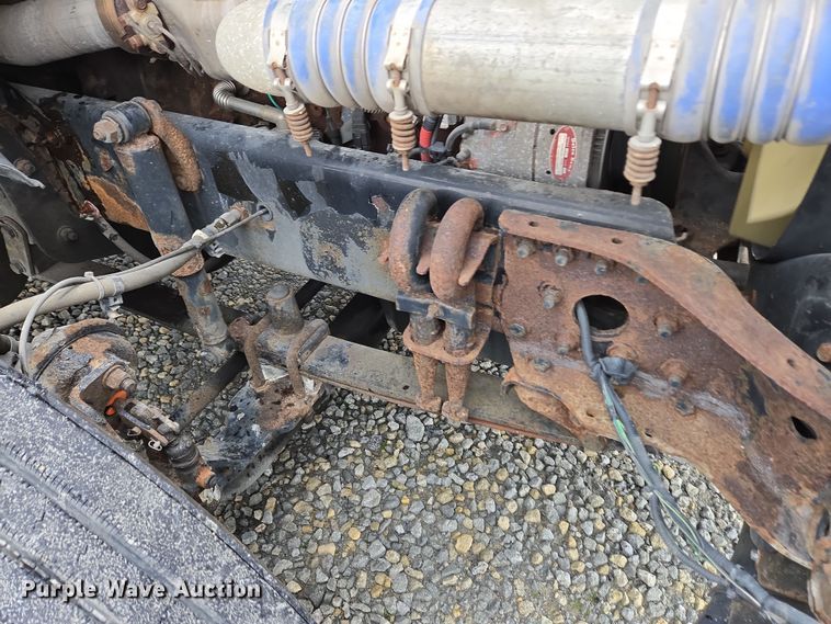 image for item EC4163 2012 Freightliner Cascadia semi truck