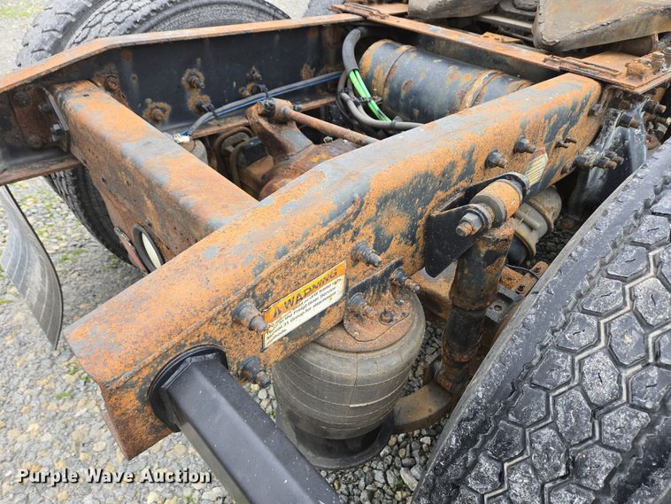 image for item EC4163 2012 Freightliner Cascadia semi truck