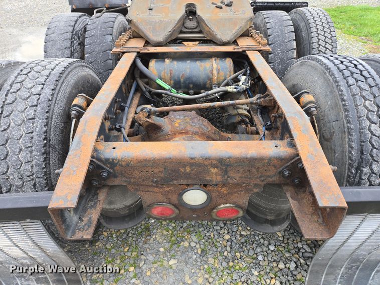 image for item EC4163 2012 Freightliner Cascadia semi truck