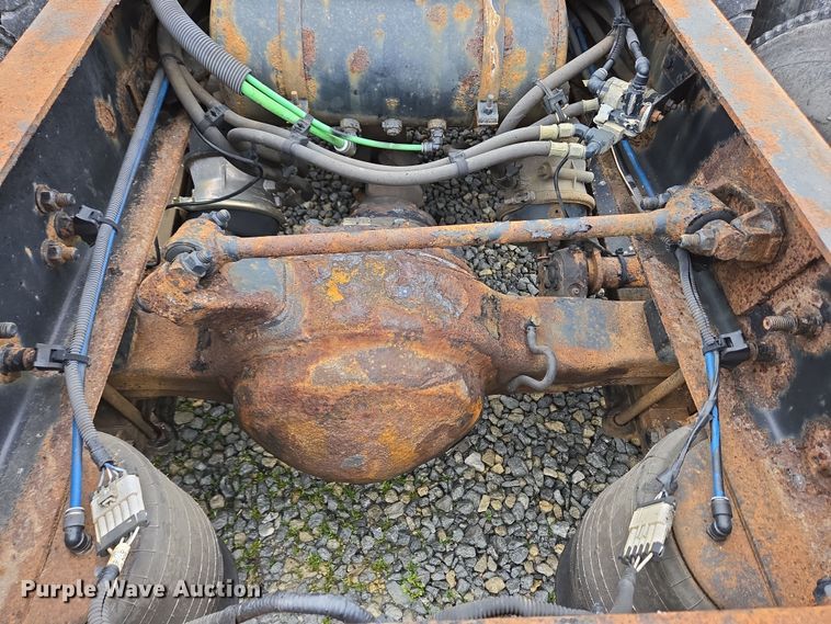 image for item EC4163 2012 Freightliner Cascadia semi truck