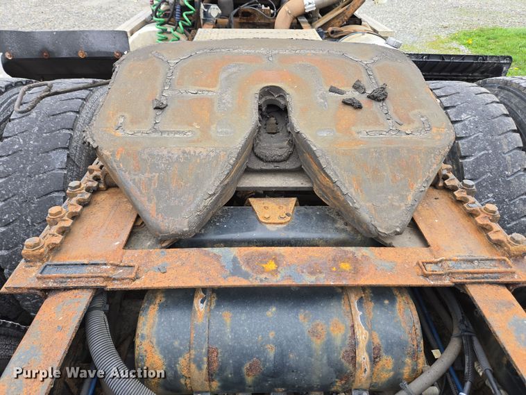 image for item EC4163 2012 Freightliner Cascadia semi truck