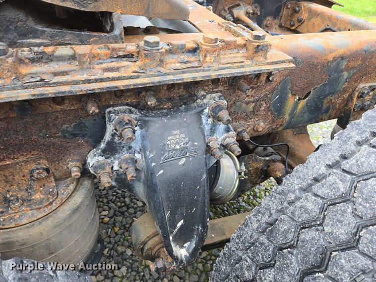 image for item EC4163 2012 Freightliner Cascadia semi truck