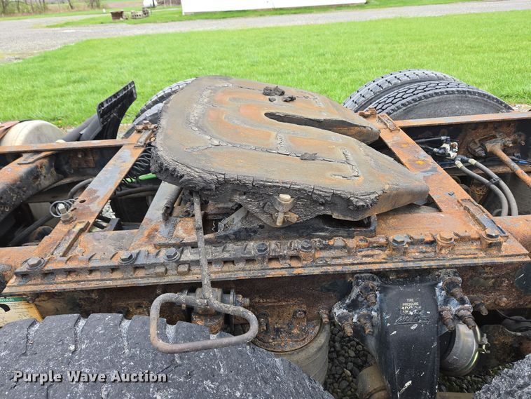 image for item EC4163 2012 Freightliner Cascadia semi truck