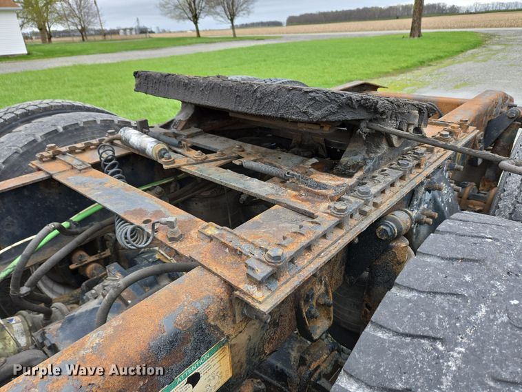 image for item EC4163 2012 Freightliner Cascadia semi truck