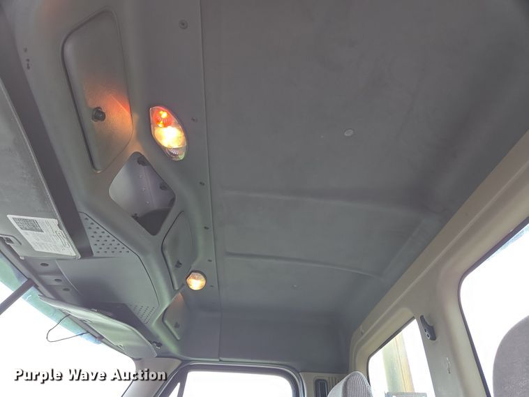 image for item EC4163 2012 Freightliner Cascadia semi truck