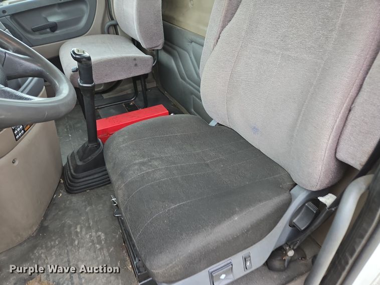 image for item EC4163 2012 Freightliner Cascadia semi truck