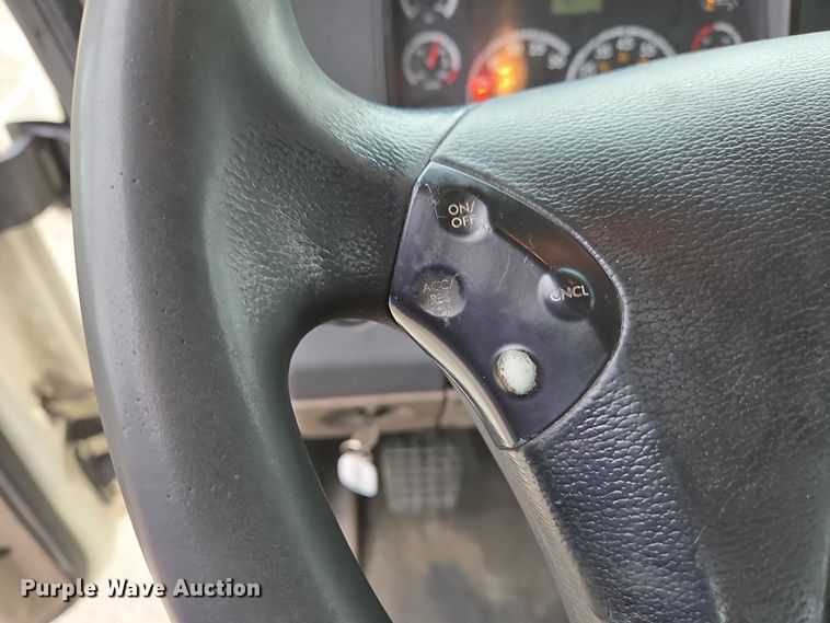 image for item EC4163 2012 Freightliner Cascadia semi truck