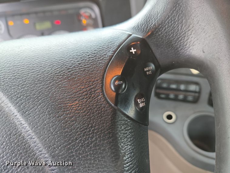 image for item EC4163 2012 Freightliner Cascadia semi truck