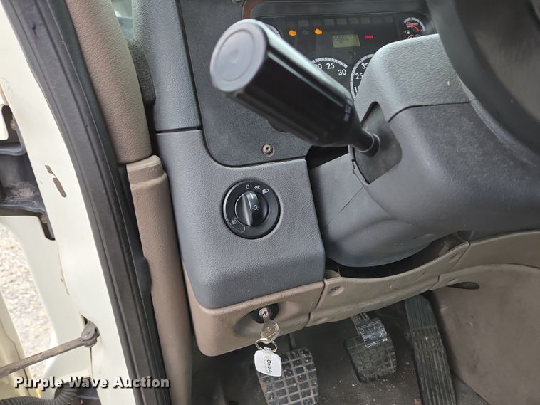 image for item EC4163 2012 Freightliner Cascadia semi truck