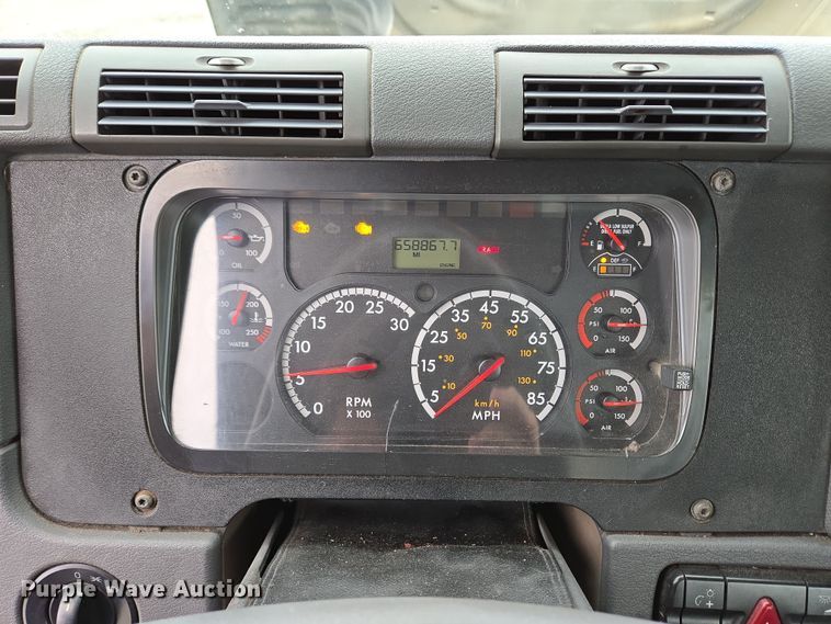 image for item EC4163 2012 Freightliner Cascadia semi truck