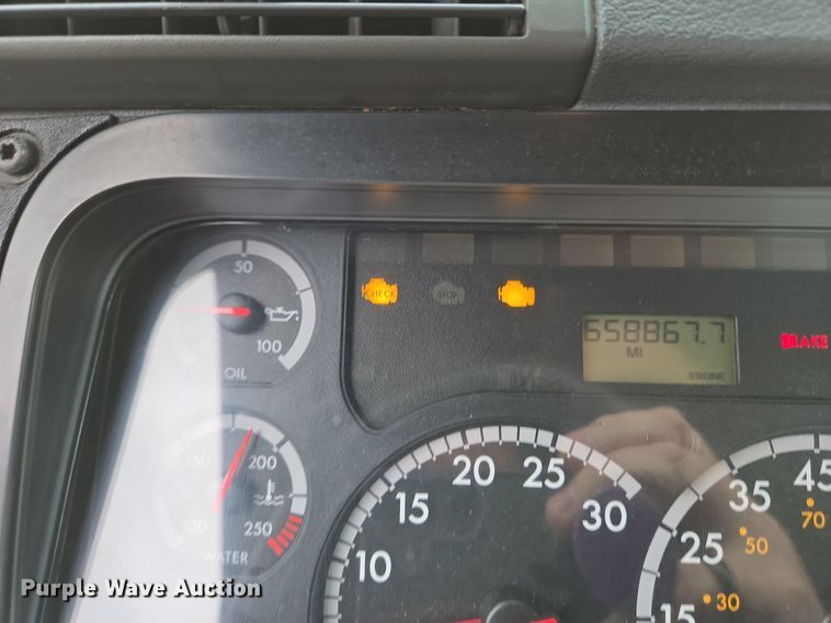 image for item EC4163 2012 Freightliner Cascadia semi truck