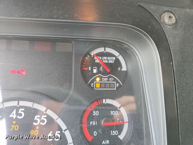 image for item EC4163 2012 Freightliner Cascadia semi truck