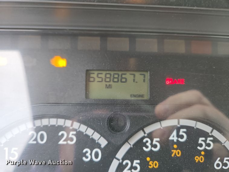 image for item EC4163 2012 Freightliner Cascadia semi truck