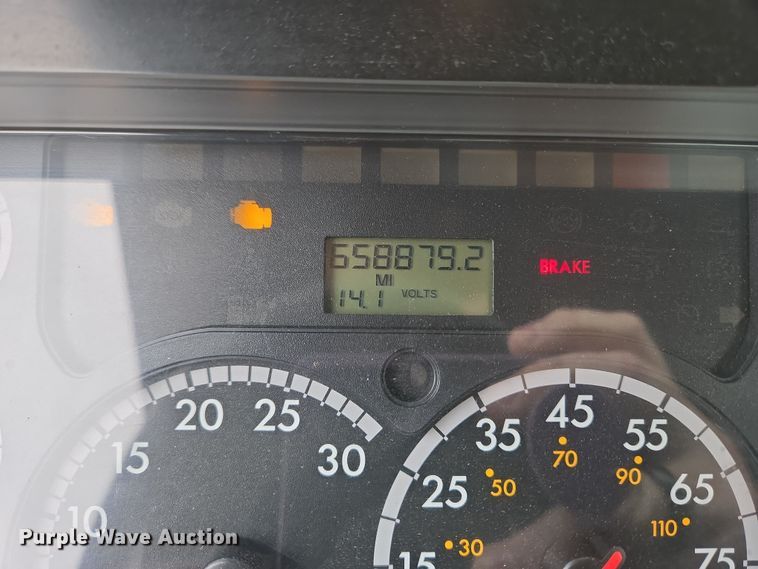 image for item EC4163 2012 Freightliner Cascadia semi truck