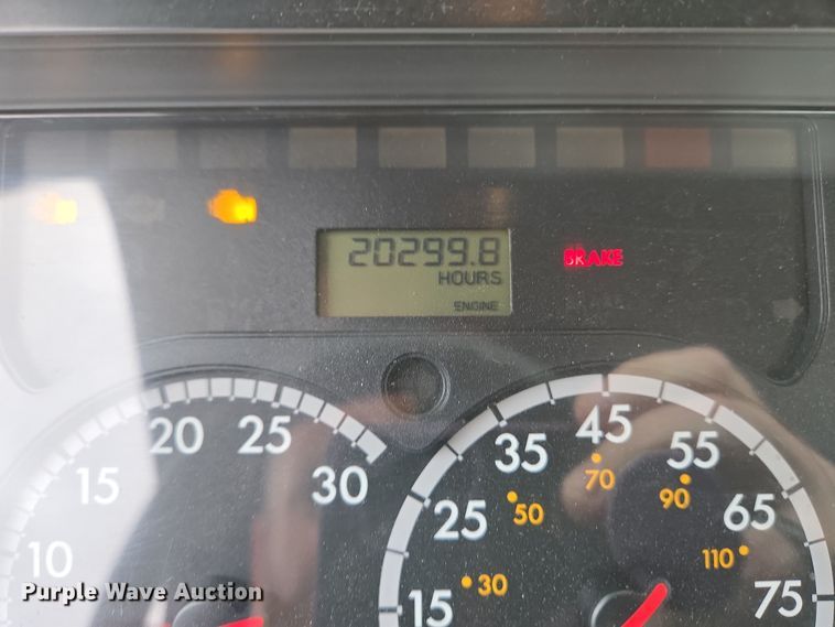 image for item EC4163 2012 Freightliner Cascadia semi truck