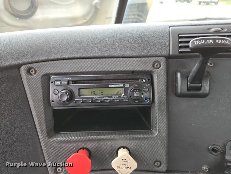 image for item EC4163 2012 Freightliner Cascadia semi truck