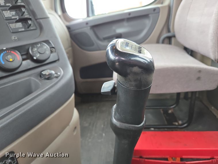 image for item EC4163 2012 Freightliner Cascadia semi truck