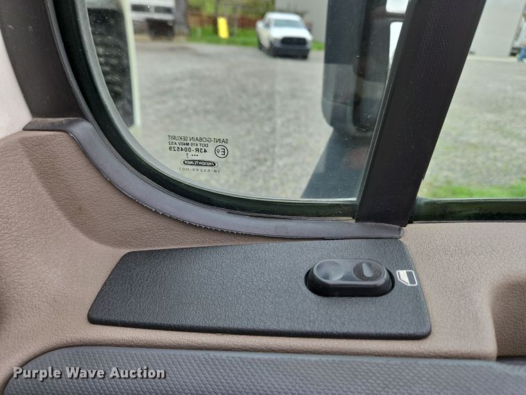 image for item EC4163 2012 Freightliner Cascadia semi truck