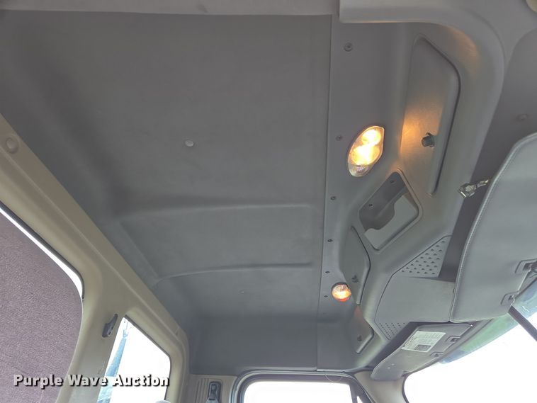 image for item EC4163 2012 Freightliner Cascadia semi truck