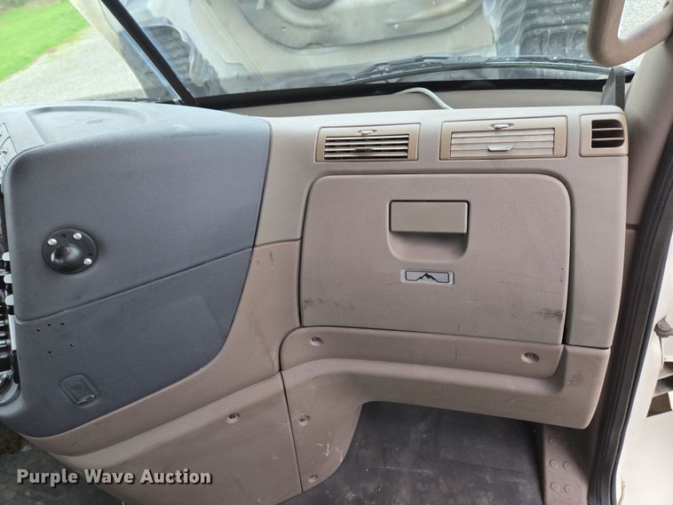 image for item EC4163 2012 Freightliner Cascadia semi truck