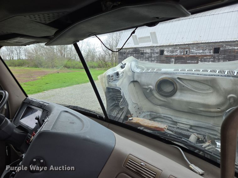 image for item EC4163 2012 Freightliner Cascadia semi truck