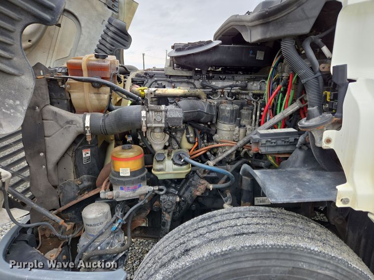 image for item EC4163 2012 Freightliner Cascadia semi truck