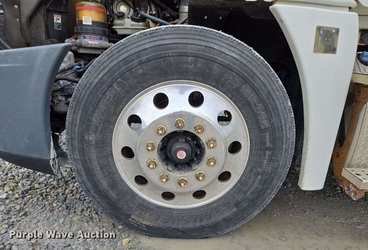 image for item EC4163 2012 Freightliner Cascadia semi truck