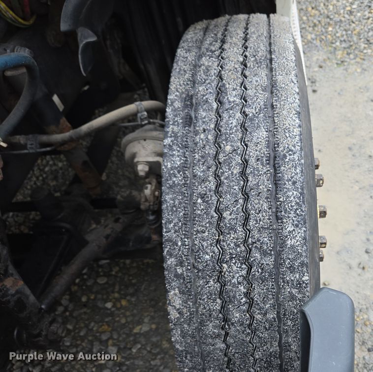 image for item EC4163 2012 Freightliner Cascadia semi truck