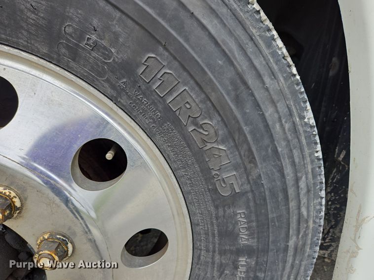 image for item EC4163 2012 Freightliner Cascadia semi truck