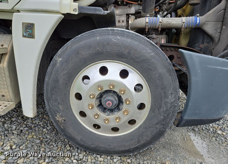 image for item EC4163 2012 Freightliner Cascadia semi truck