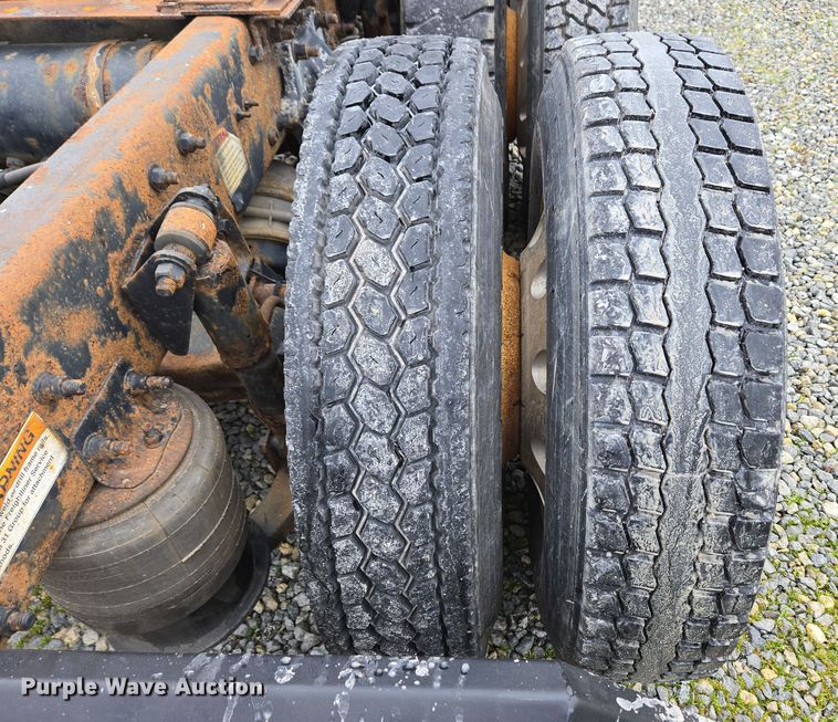 image for item EC4163 2012 Freightliner Cascadia semi truck