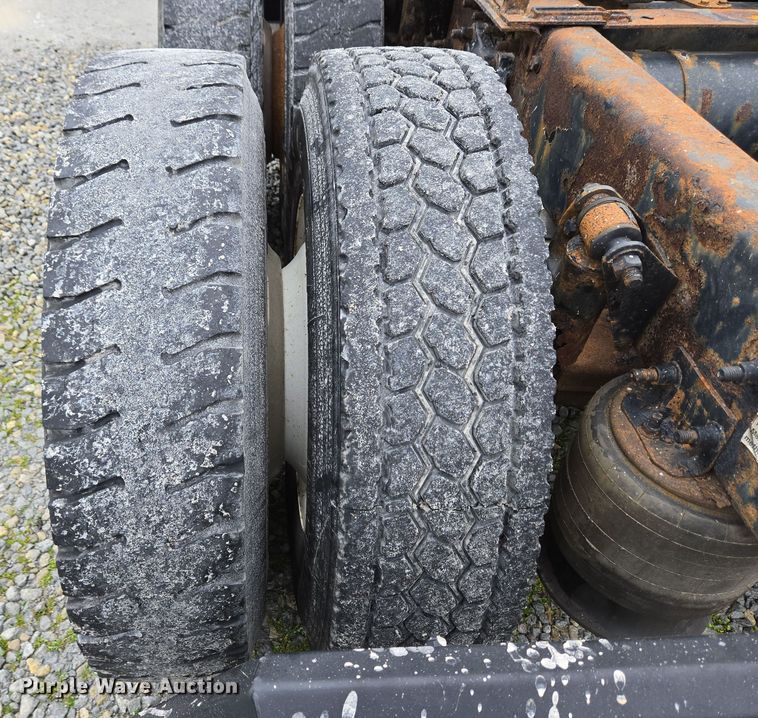 image for item EC4163 2012 Freightliner Cascadia semi truck