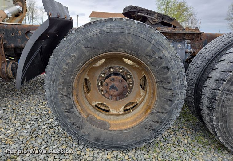 image for item EC4163 2012 Freightliner Cascadia semi truck