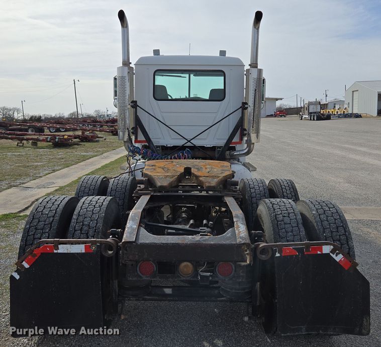 image for item ED2501 2005 Mack CH613 semi truck