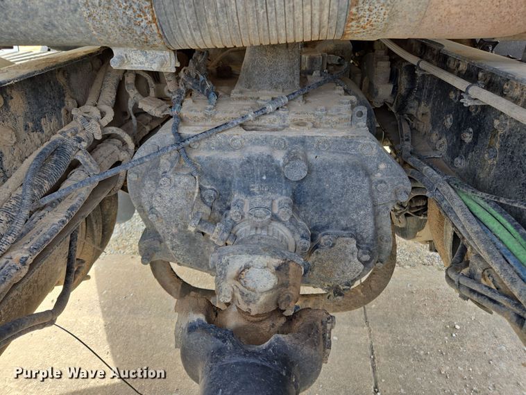 image for item ED2501 2005 Mack CH613 semi truck