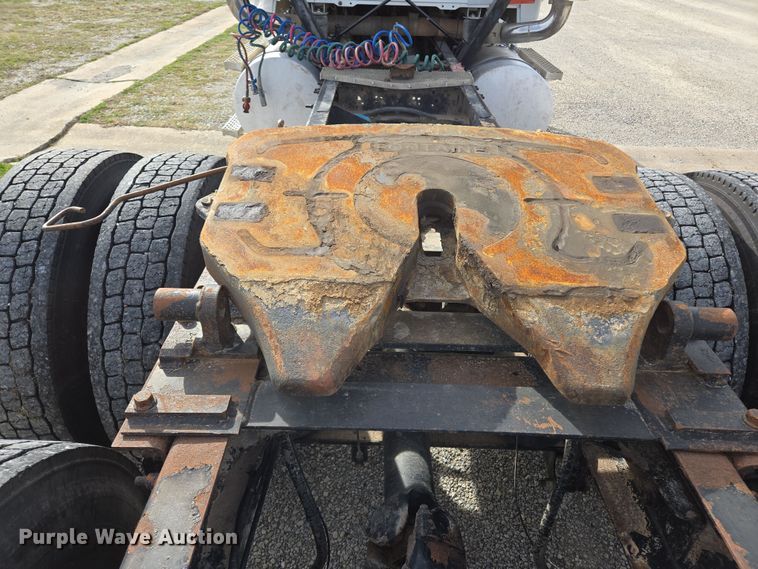 image for item ED2501 2005 Mack CH613 semi truck